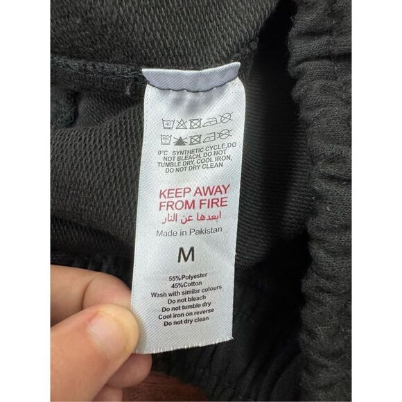 Pretty Little Thing Black Shorts Size Medium - Picture 4 of 4